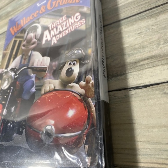 Wallace and Gromit: Three Amazing Adventures DVD Brand New - Picture 2 of 3